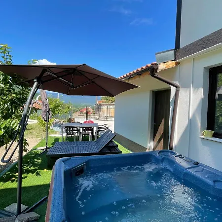 Kassandrova & Guest house