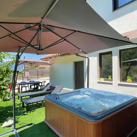 Kassandrova & Guest house