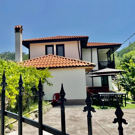 Guest house Kassandrova &