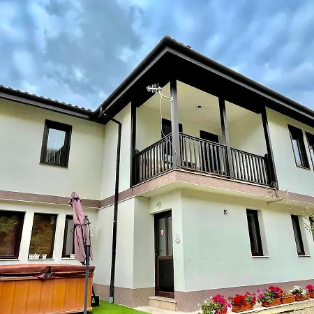 Guest house Kassandrova &