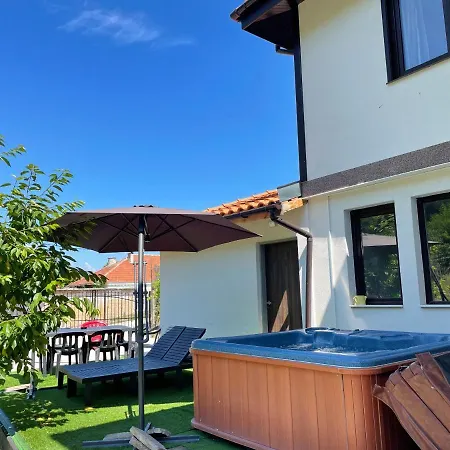 Guest house Kassandrova &