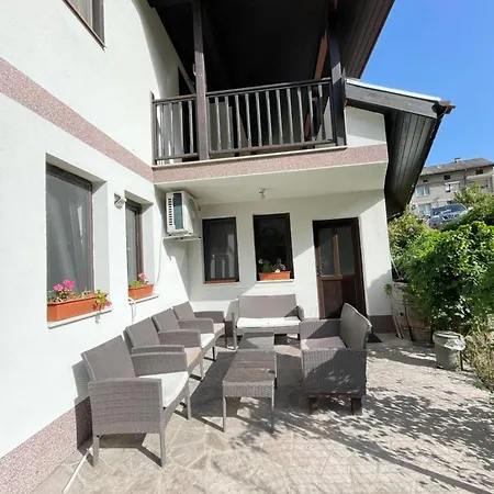 Kassandrova & Guest house 2*