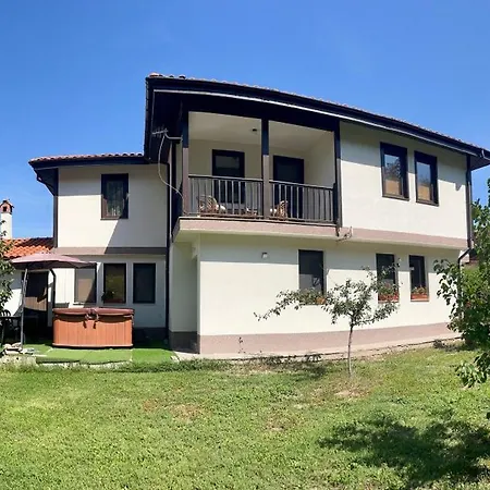 Kassandrova & 2* Bracigovo